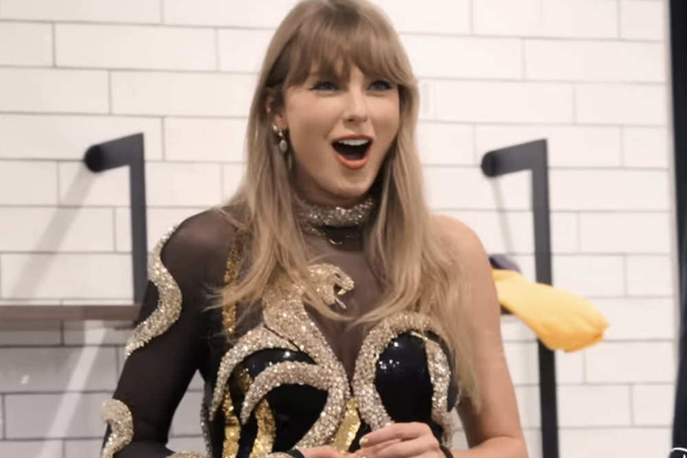 Tráiler de la docuserie de la gira Eras de Taylor Swift: Nuevas imágenes de ‘End of an Era’ incluyen a Travis Kelce, Sabrina Carpenter y la planificación de una canción sorpresa.
