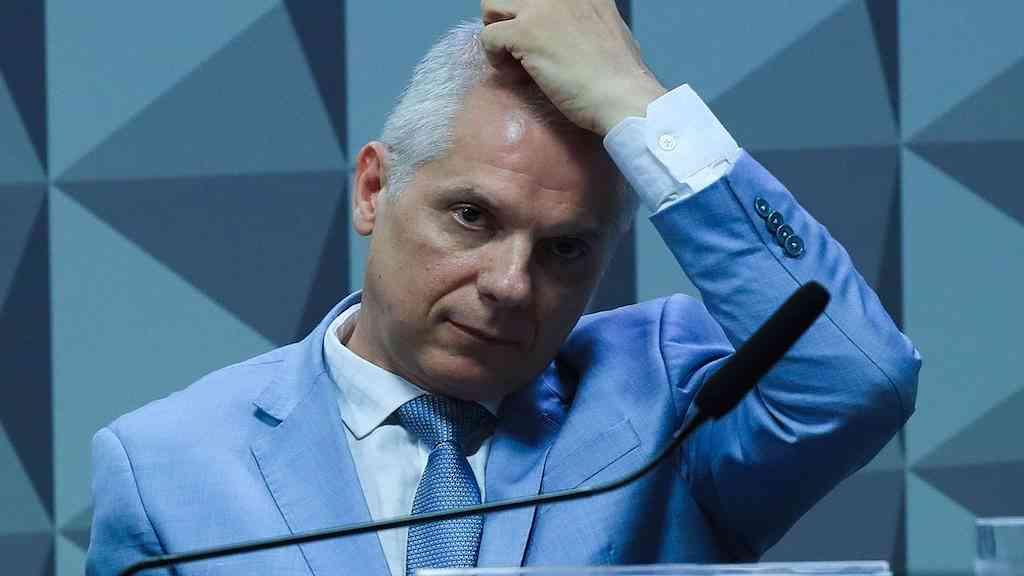 Ex-chefe do INSS, Alessandro Stefanutto, é preso pela PF