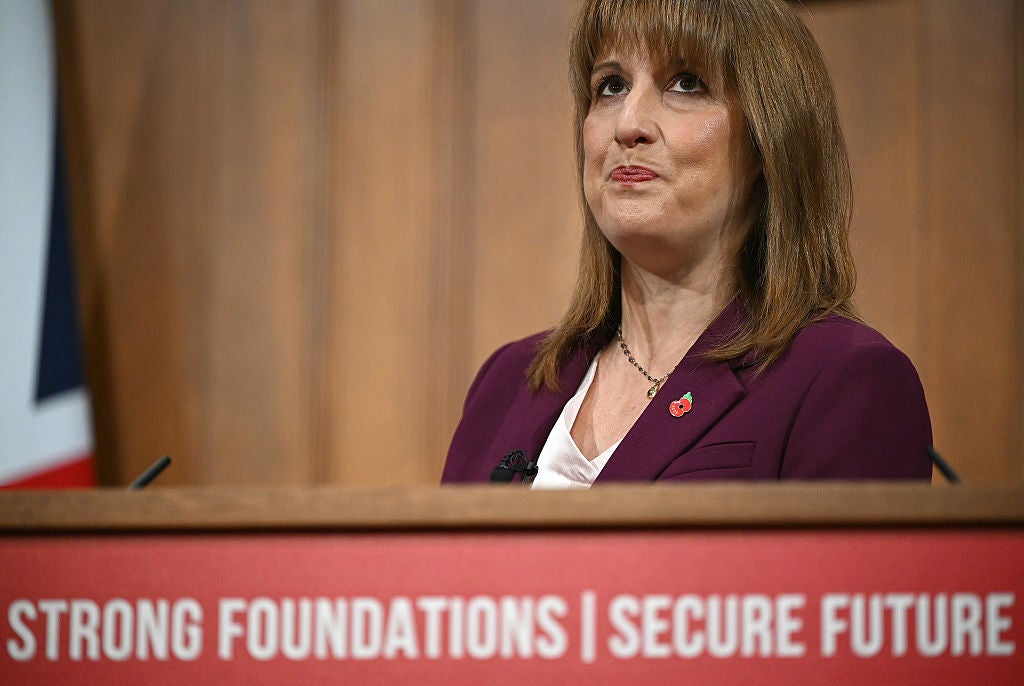 Ex-bank chief claims Reeves doing all she can to stop economic growth
