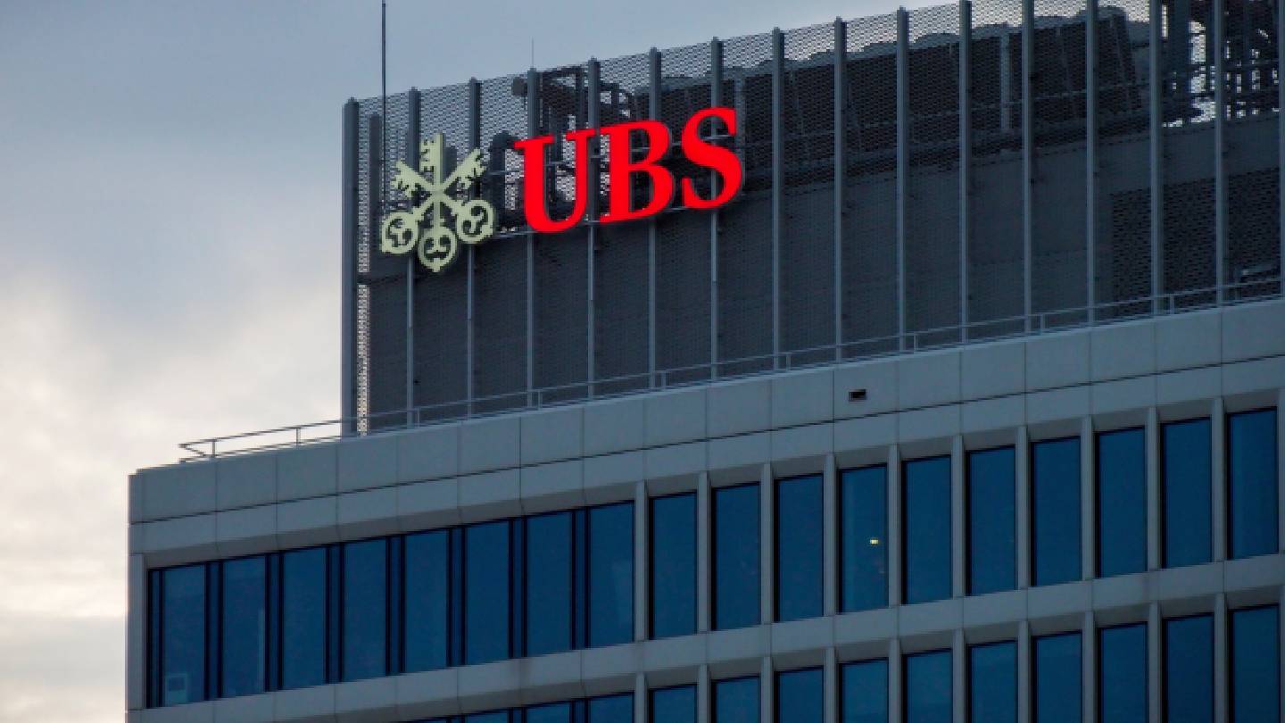 UBS delays migration of ultra‑high‑net‑worth Credit Suisse clients – report