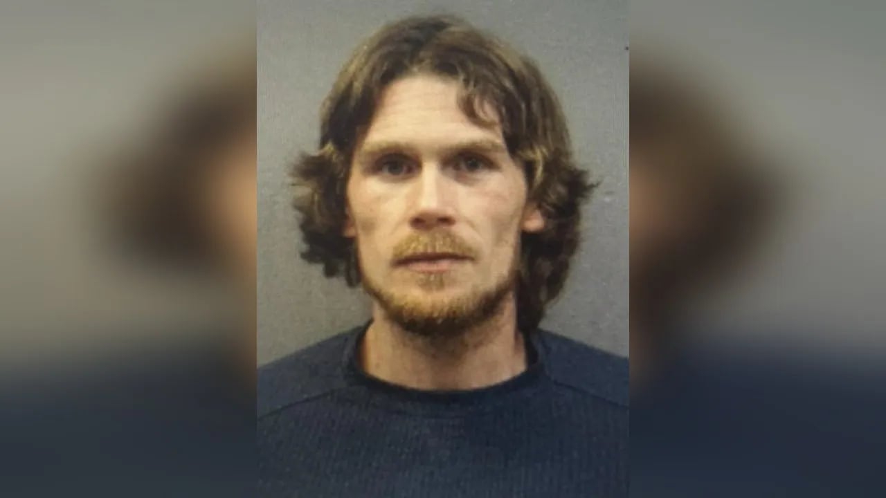 Chesterfield County deputies continue search for suspect