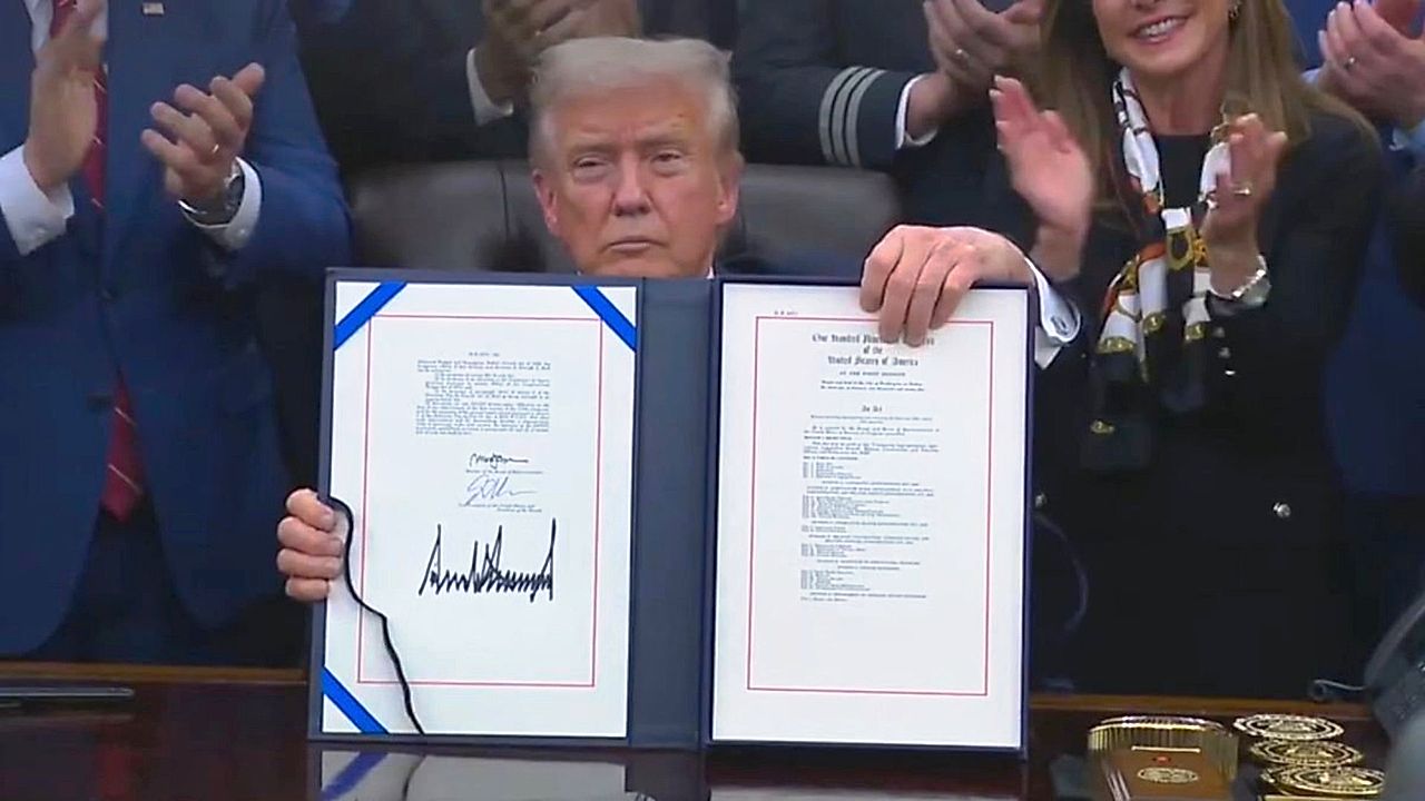 Trump signs spending bill ending longest shutdown in US history