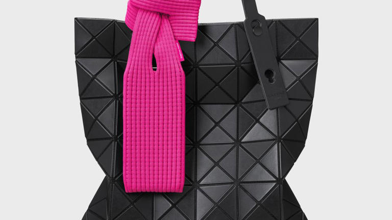 Apple iPhone Pocket by ISSEY MIYAKEピーコック Apple iPhone Pocket by ISSEY MIYAKE - Short Peacock - US