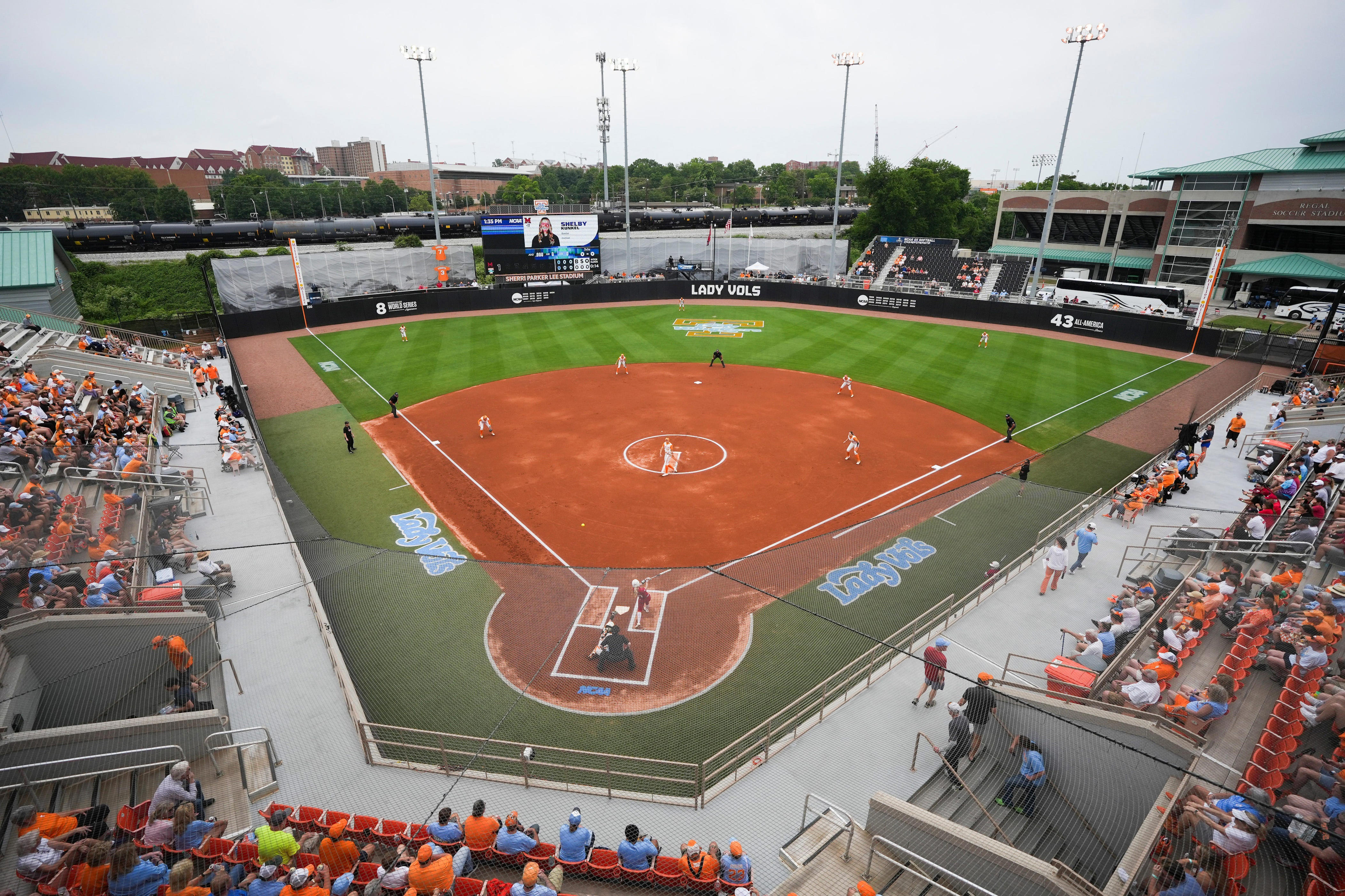 Lady Vols sign five softball players