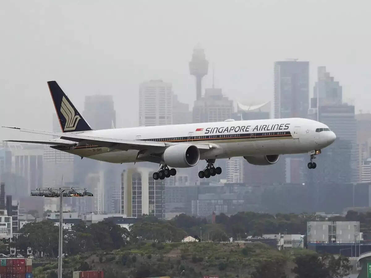 Singapore Airlines September quarter profit slumps on Air India losses ...
