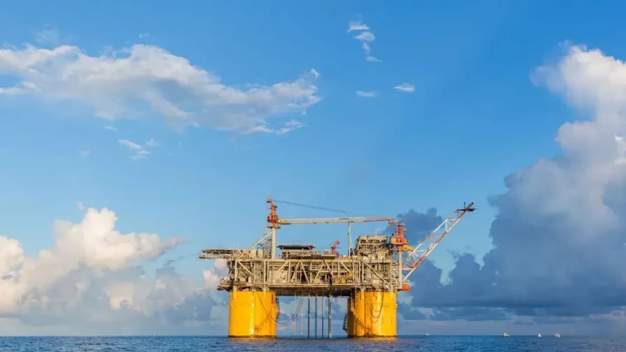 IEA Forecasts Global Oil Market Surplus Of Up To 4.09 million BPD In 2026