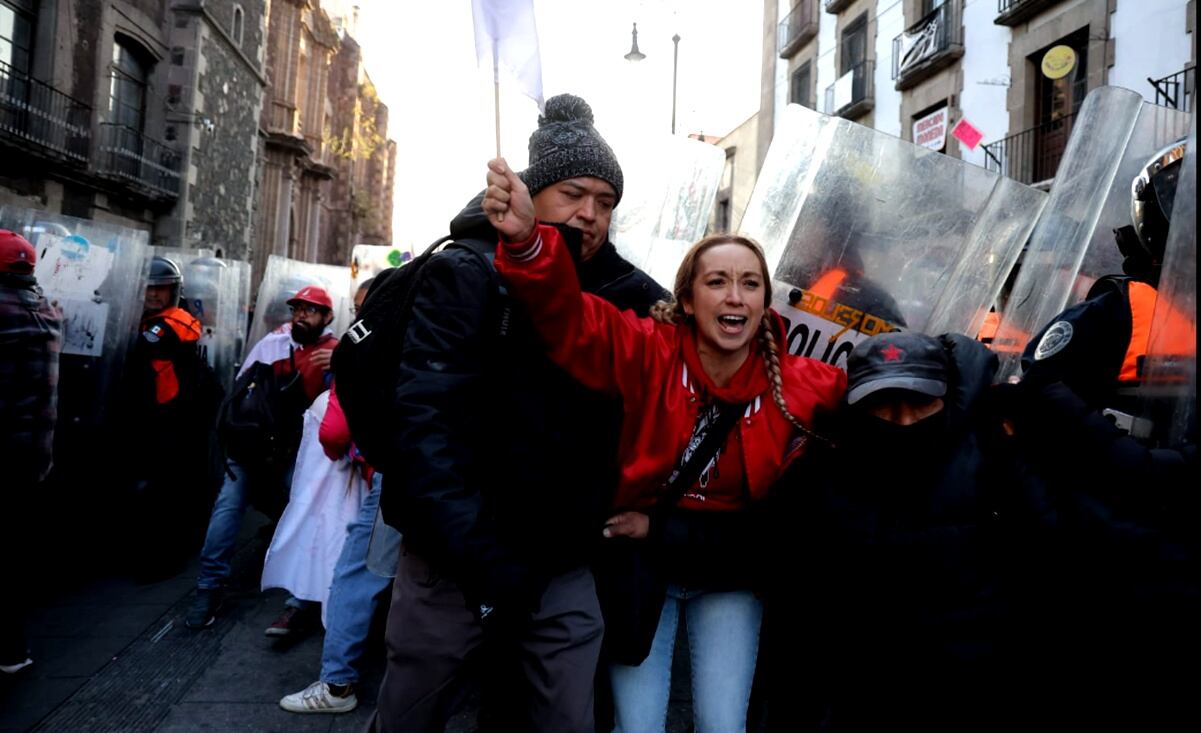 FOTOS: CNTE se planta en el Zócalo de la CDMX; protesta en Palacio ...
