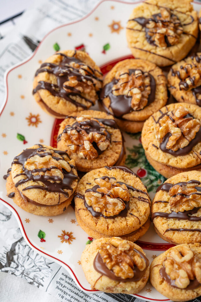 Walnuss Plätzchen mit Nougat – einfach &amp; lecker gefüllt