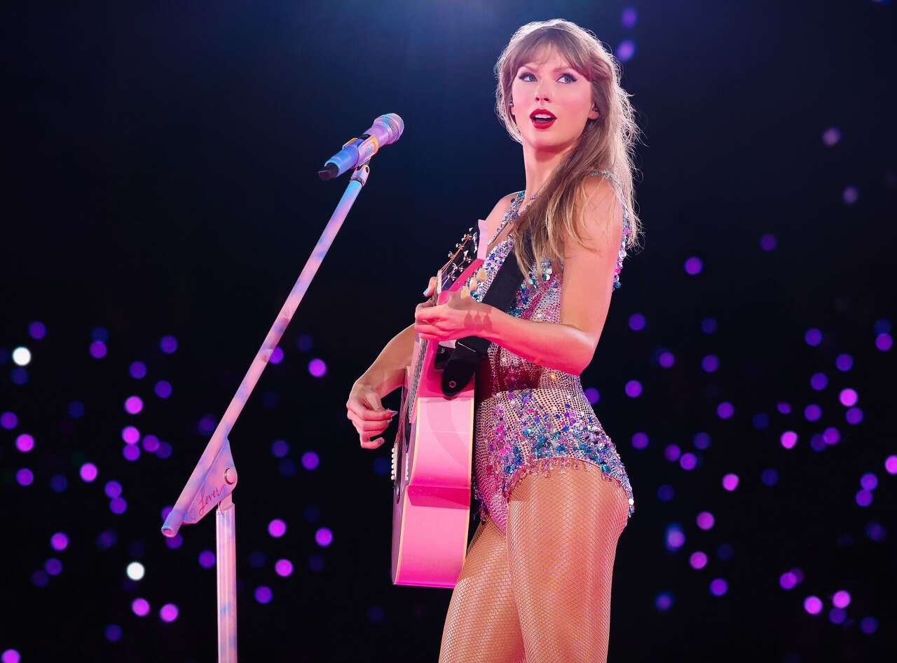 El tráiler de Taylor Swift en Disney+ muestra momentos detrás de escena con Travis Kelce.