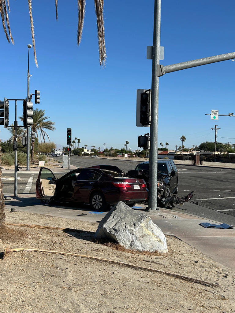 Palm Springs traffic collision injures three, temporarily closes part ...