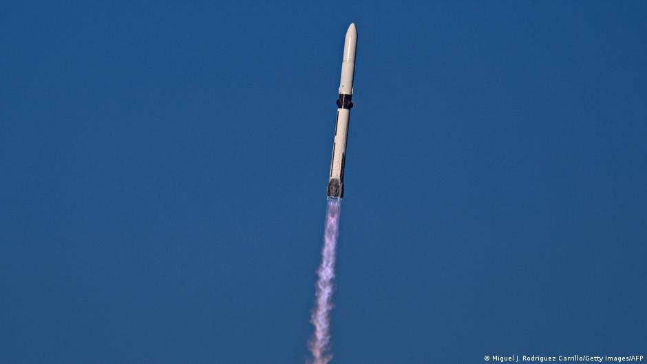 Blue Origin launches rocket carrying NASA Mars spacecraft