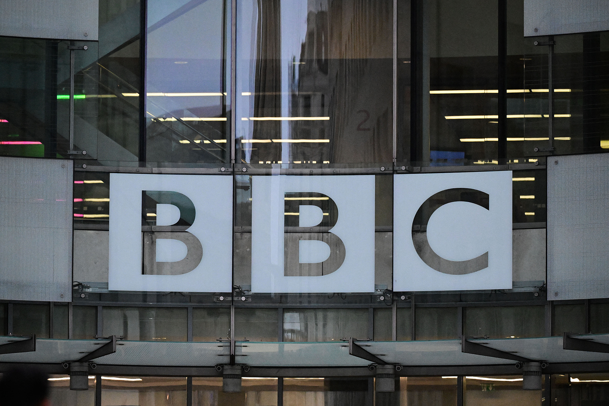 BBC xin lỗi ông Trump nhưng từ chối bồi thường