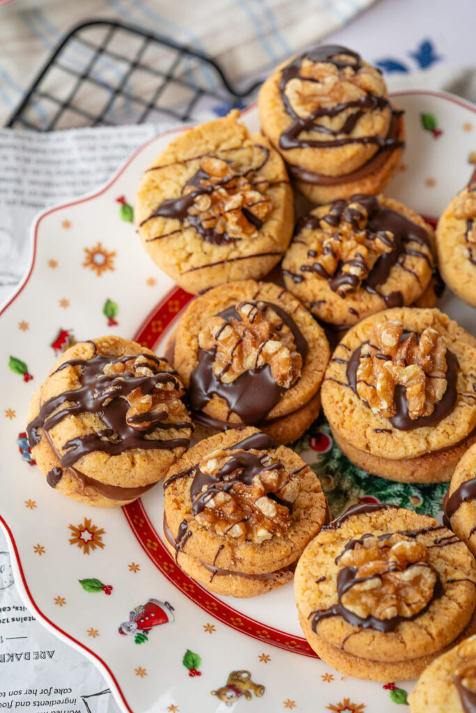 Walnuss Plätzchen mit Nougat – einfach &amp; lecker gefüllt
