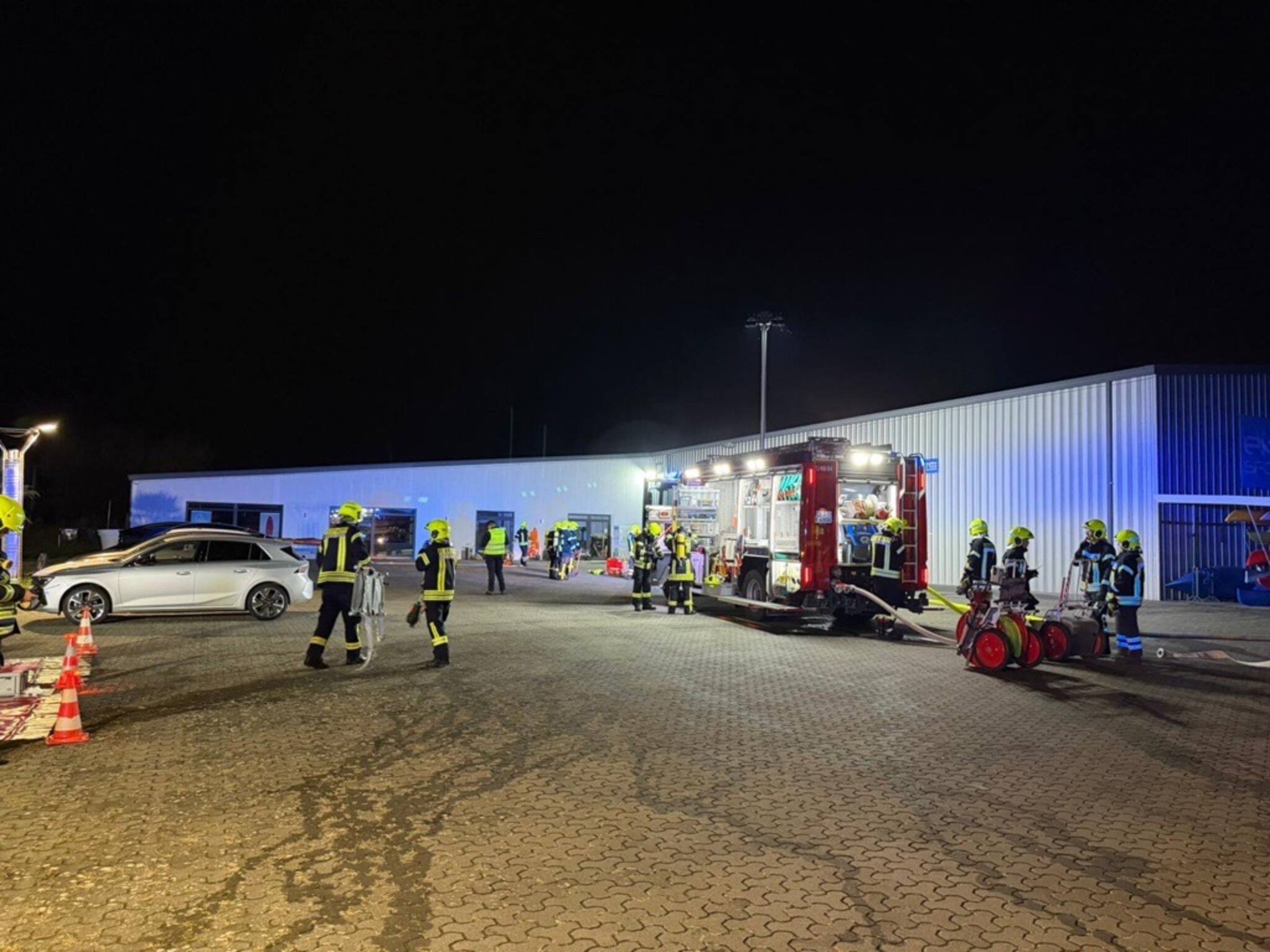feuerwehr-eicklingen-bt-den-ernstfall-verpuffung-mit-verletzten-in