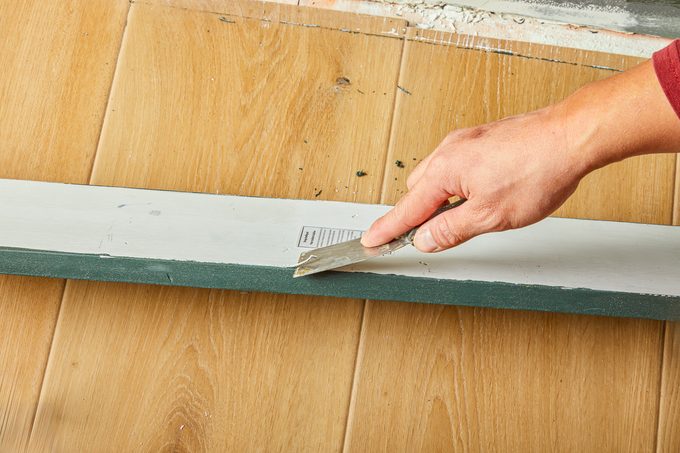 Diyer’s Guide To Sealing Baseboards Stop Drafts In 6 Steps Tfh25 Seal Baseboard Drafts Dr 10 16 04b