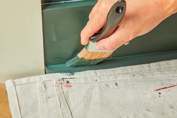 Diyer’s Guide To Sealing Baseboards Stop Drafts In 6 Steps Tfh25 Seal Baseboard Drafts Dr 10 16 22b