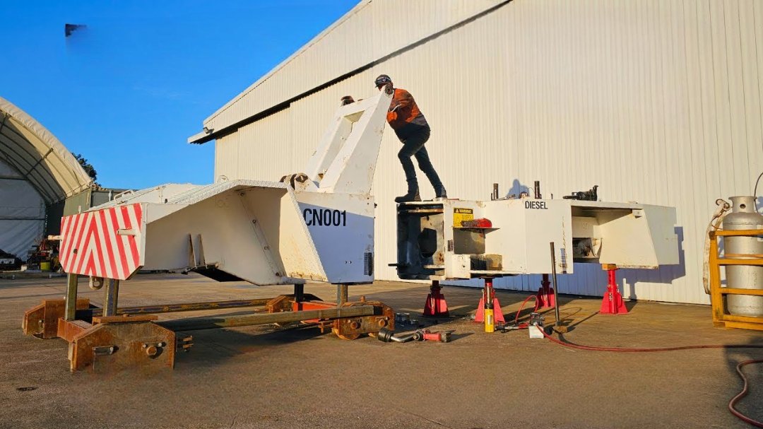 Franna Crane Rebuild: Splitting It for Repairs