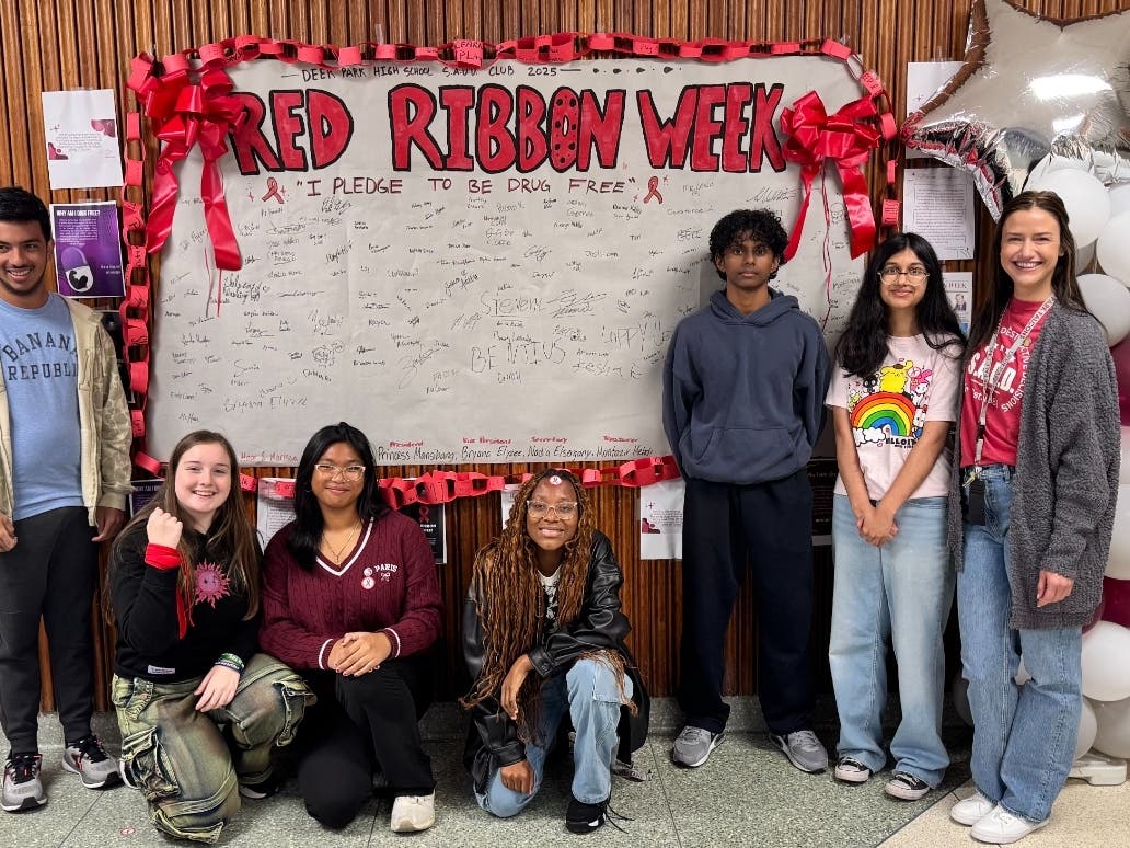 Deer Park High School Students Lead Red Ribbon Week With Drug-Free Pledge