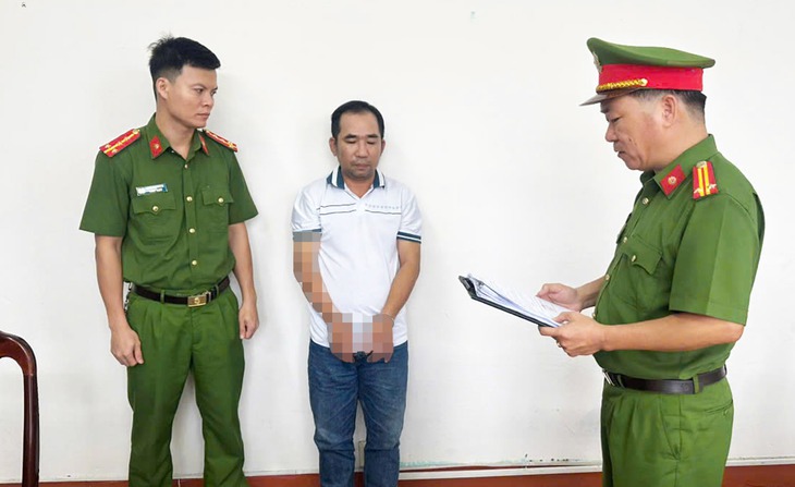 Lấy dao đâm bạn nhậu vì trêu ghẹo chủ quán