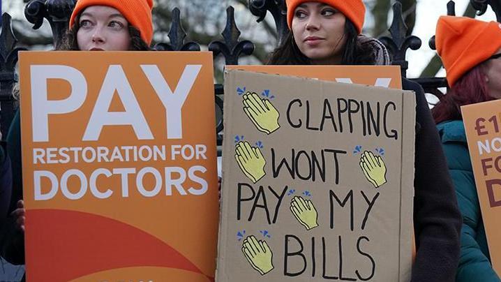 Los médicos iniciarán una huelga de cinco días en Inglaterra.