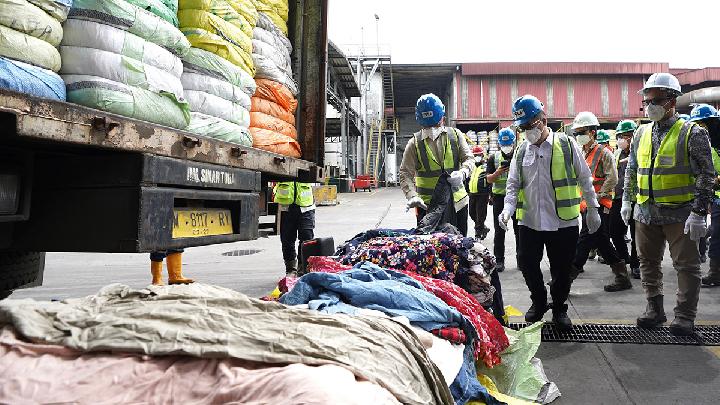 Kemendag Hancurkan 19 Ribu Bal Pakaian Bekas Impor