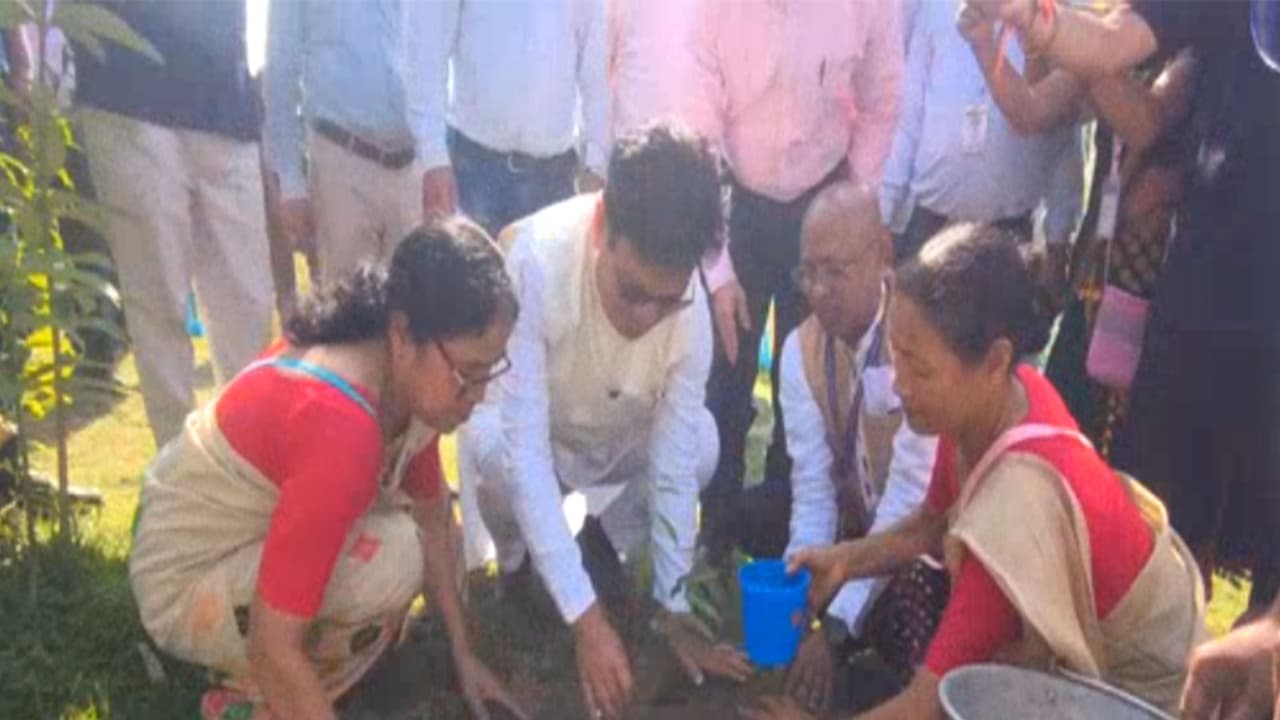 Assam Minister reviews handloom, eco-projects on Majuli visit