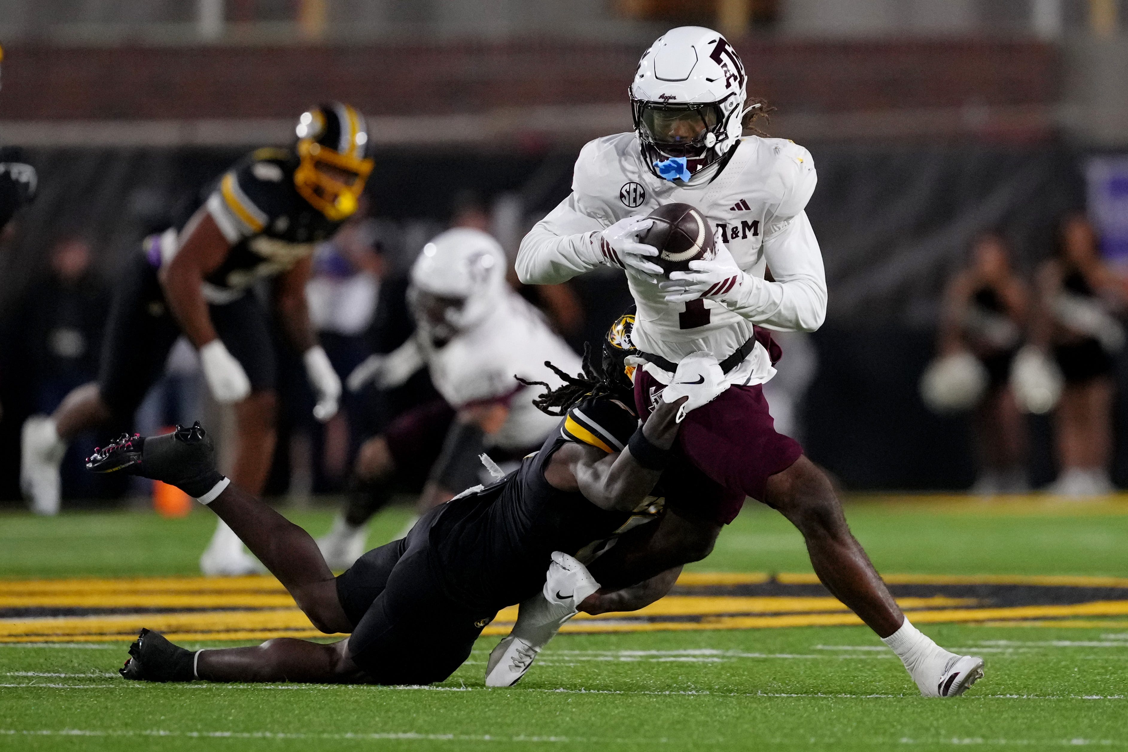Texas A&M agrees to extension with WR Mario Craver for 2026 season