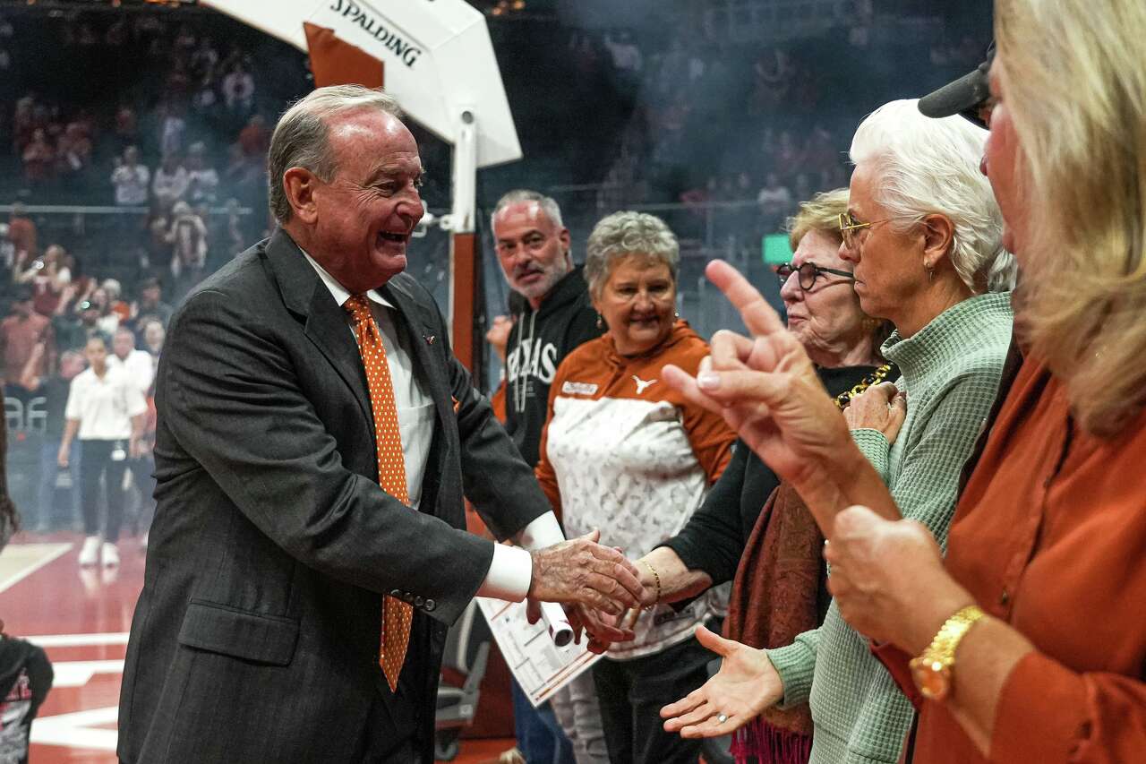 Despite late start, Texas women's basketball hopes to draw 10,000 fans ...