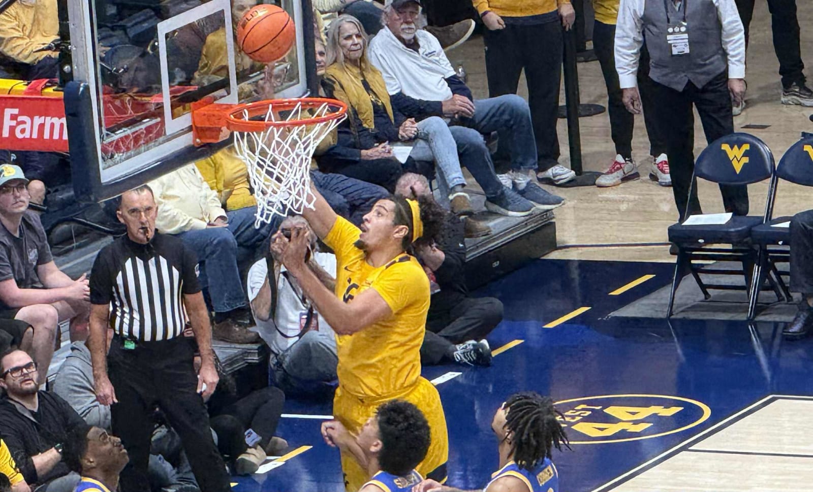West Virginia beats Pittsburgh 71-49 in Backyard Brawl