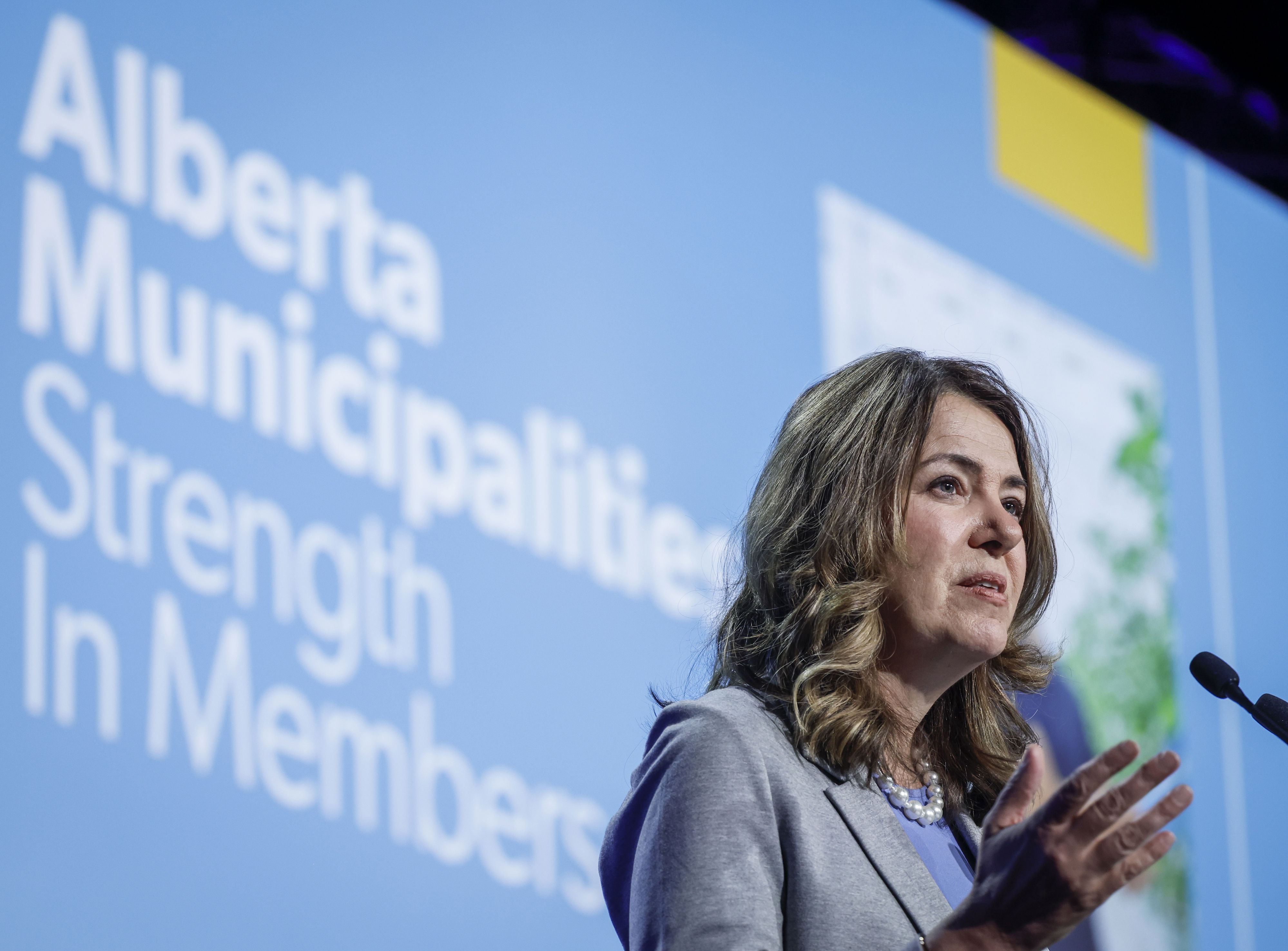 Alberta reacts to federal projects