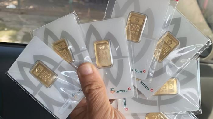 Harga emas Antam naik Rp 15.000 per gram pada 11 Desember 2025