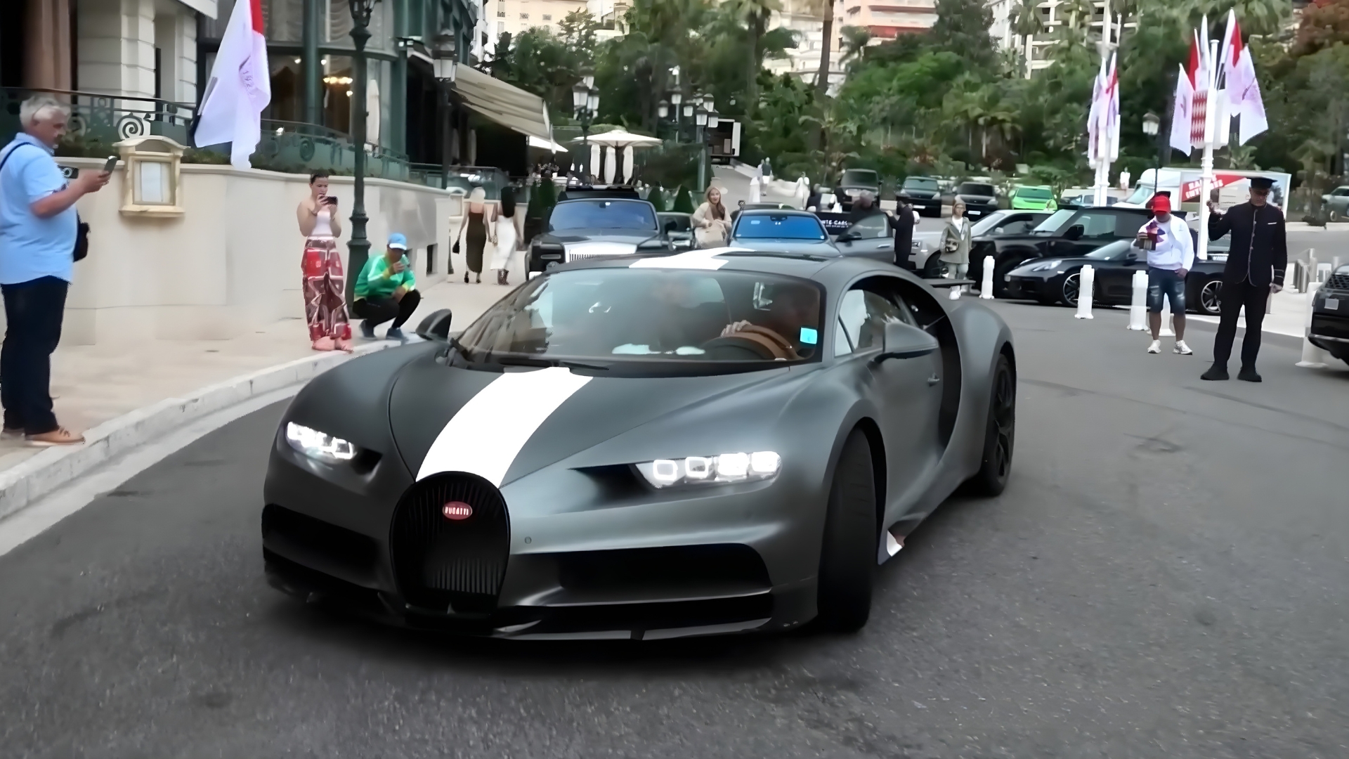 How Does Monaco React to a $3.000.000 Bugatti?