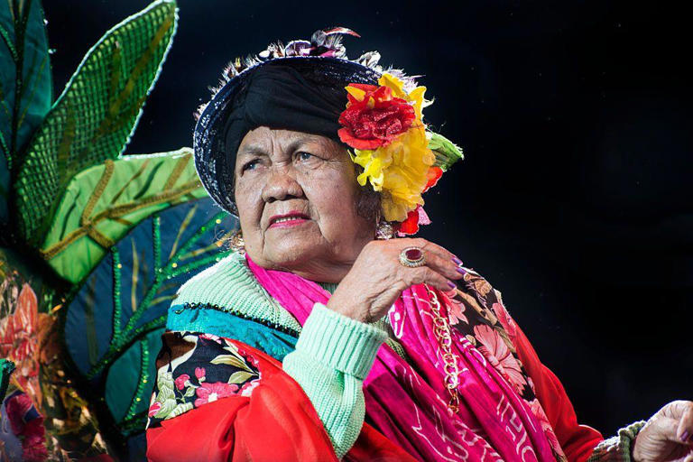 Dona Onete perdeu o pai e a mãe quando era criança e foi criada pela avó paterna.