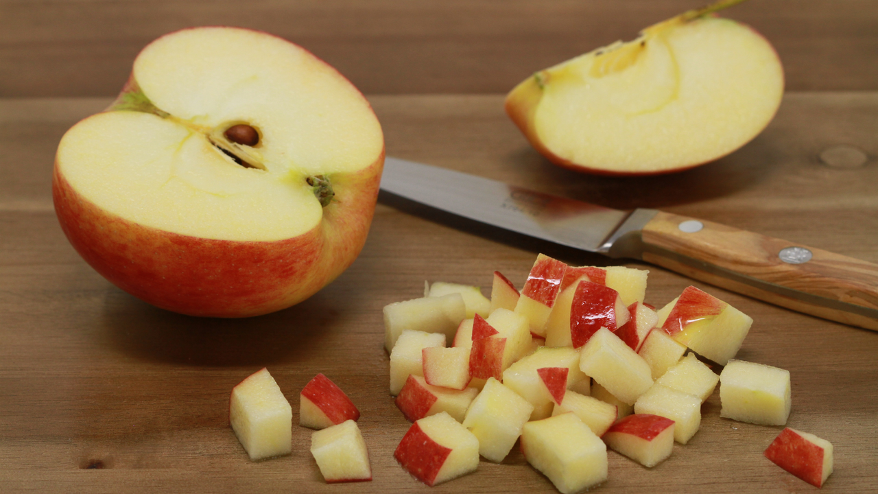 How to Stop Cut Apples From Turning Brown: Easy Kitchen Hacks That Keep ...