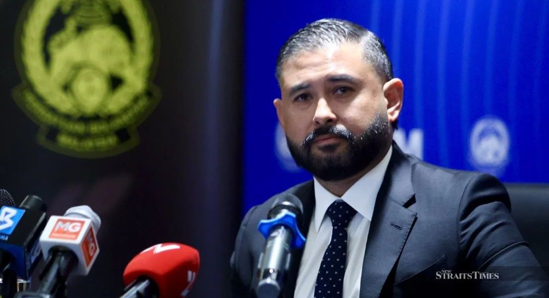 Tunku Ismail menggelar konferensi pers terkait sanksi dari FIFA terhadap Federasi Sepak Bola Malaysia (FAM) pada Sabtu (25/10/2025).