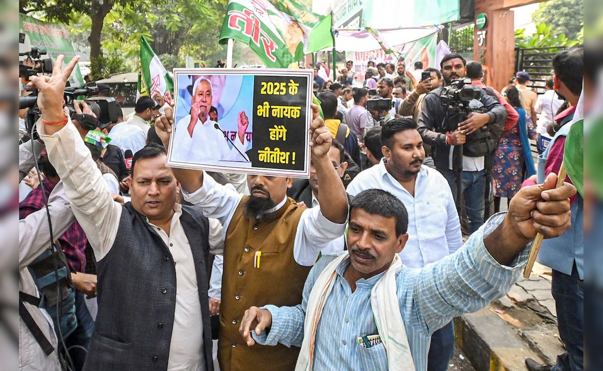 In Pics: BJP, JDU Supporters Celebrate As NDA Heads For Landslide Win ...
