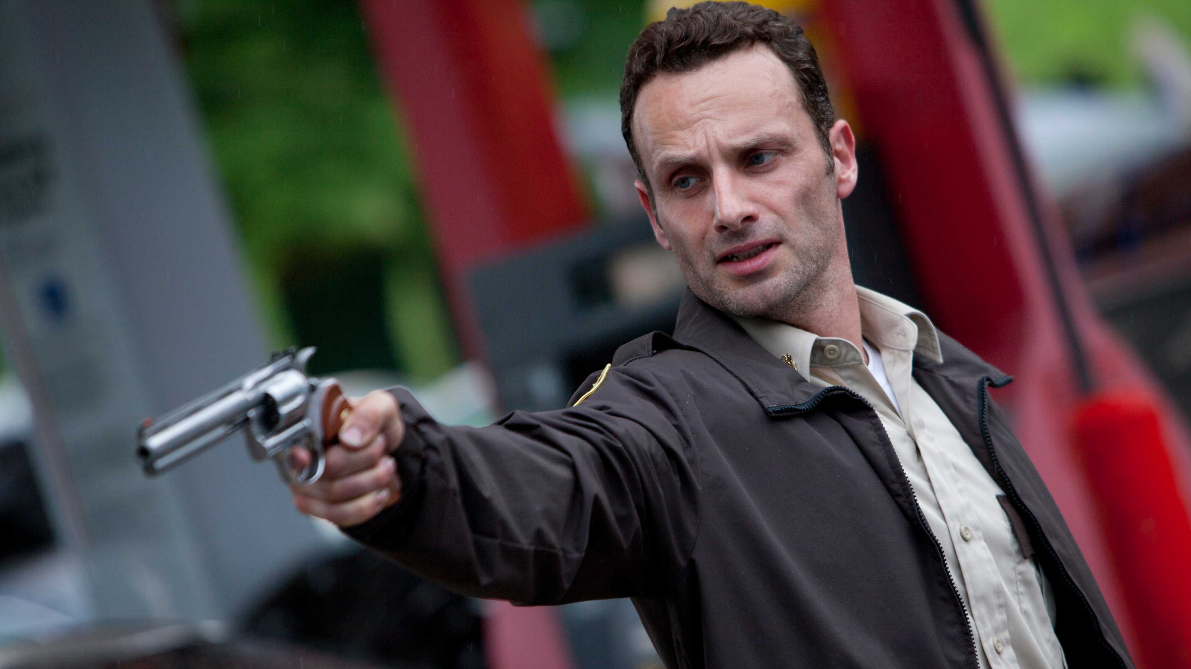 Andrew Lincoln as Rick Grimes in The Walking Dead premiere season 1 episode 1 Days Gone Bye