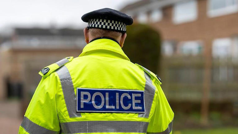 Cinco detenidos tras el apuñalamiento de un adolescente en el centro de la ciudad.