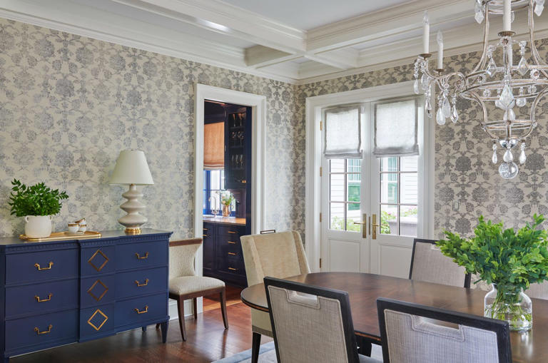 The best way to pull off the mixed dining chair trend