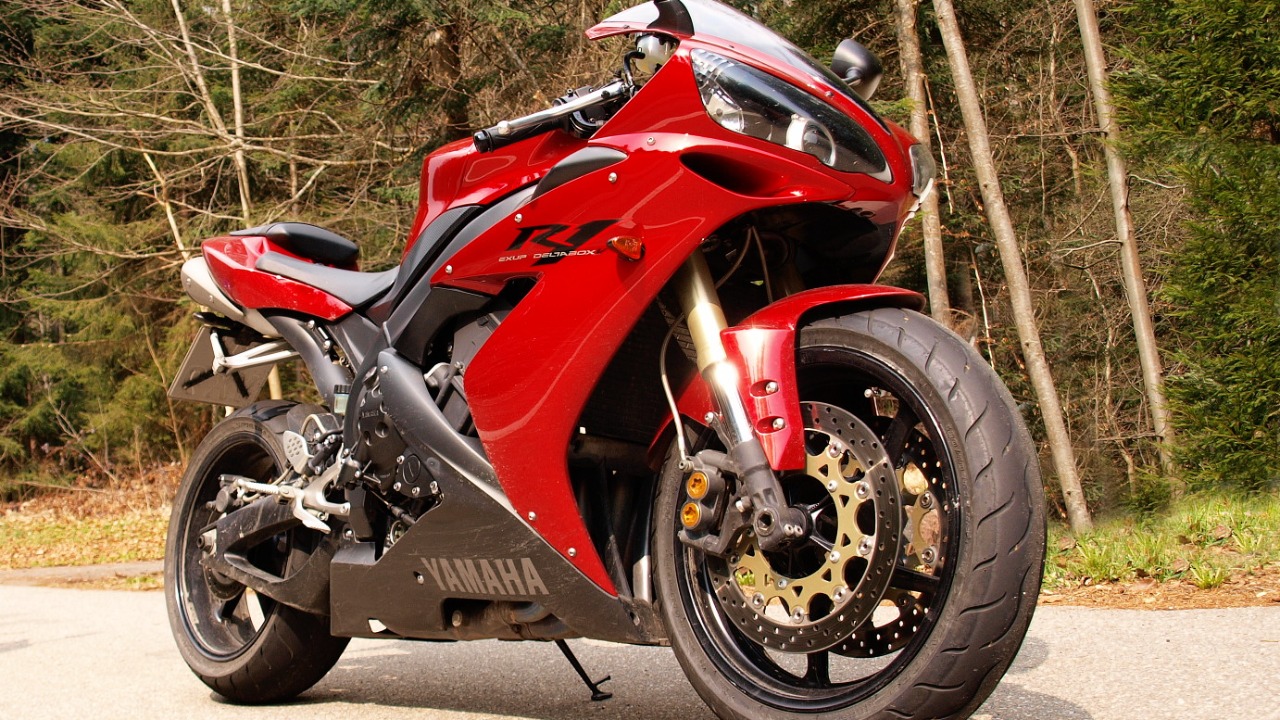 Yamaha Supersport vs Hyper Naked, what sets them apart