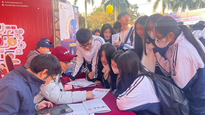 Sau sự cố sai lệch điểm IELTS: Đại học Bách khoa Hà Nội rà soát thí sinh xét tuyển bằng chứng chỉ