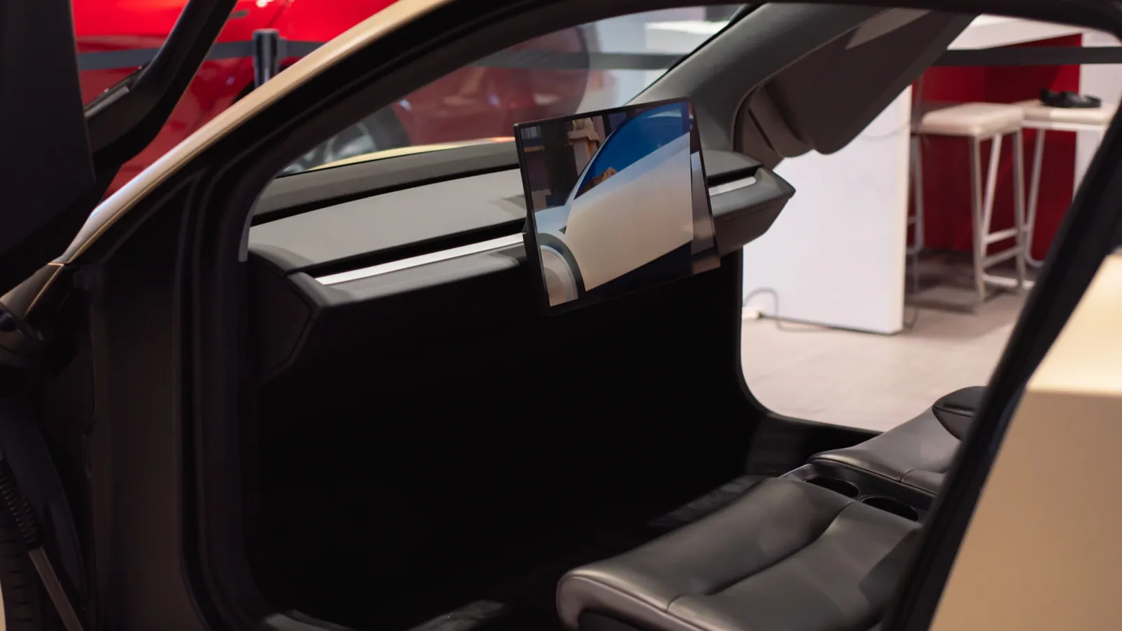 Tesla Cybercab’s steering wheel-free design raises questions about the ...