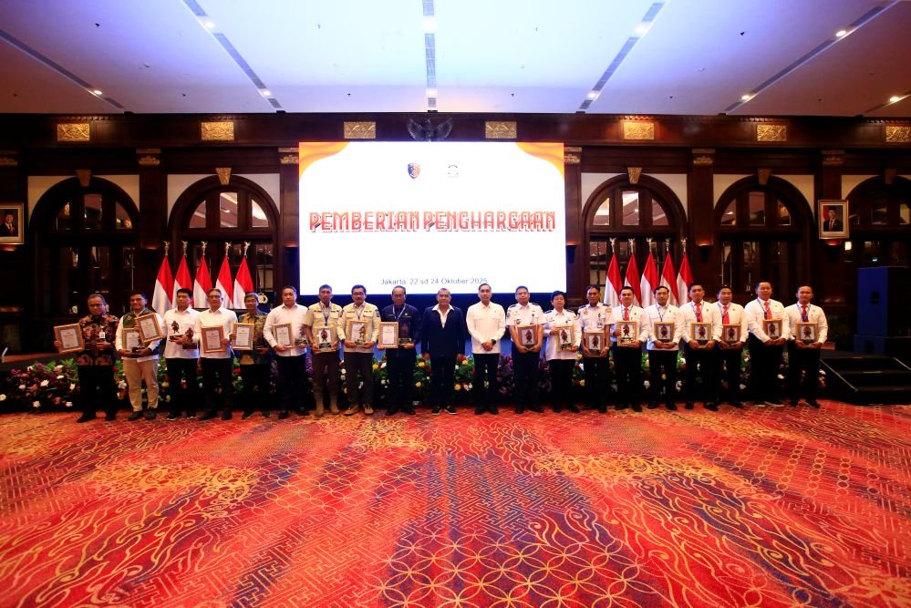 OJK Kembali Dapat Penghargaan Hukum Terbaik dari Bareskrim Polri