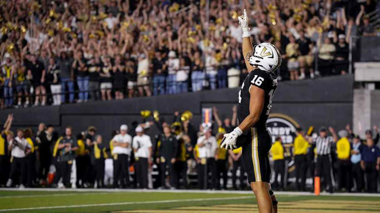 Vanderbilt tight end Cole Spence (16 catches the game-winning touchdown against Auburn in overtime at FirstBank Stadium in Nashville, Tenn., Saturday, Nov. 8, 2025. | Andrew Nelles / The Tennessean / USA TODAY NETWORK via Imagn Images