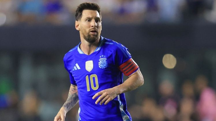 How many Red cards has Lionel Messi received with Argentina, FC ...