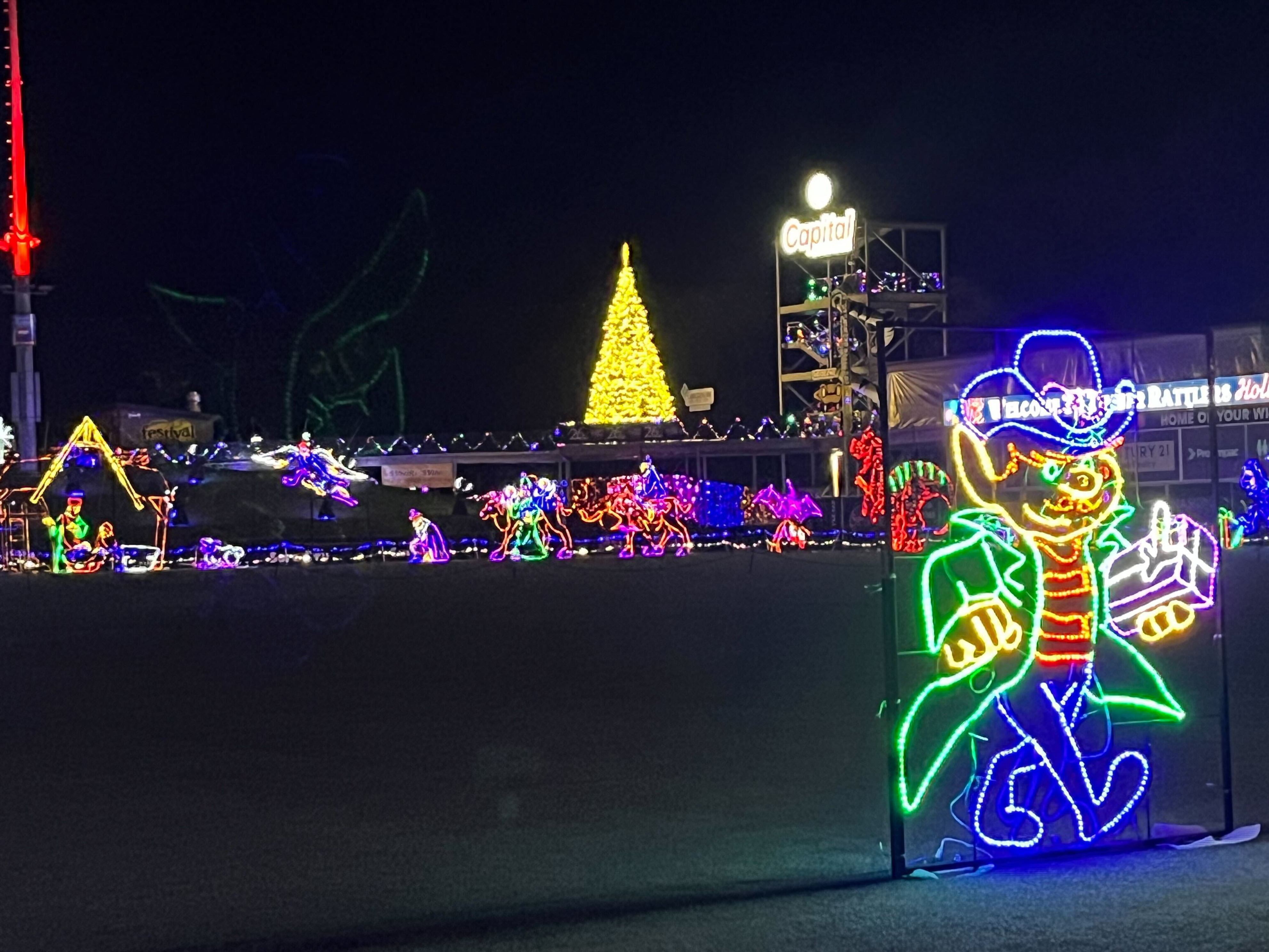 Timber Rattlers create holiday display with 1.1 million lights at