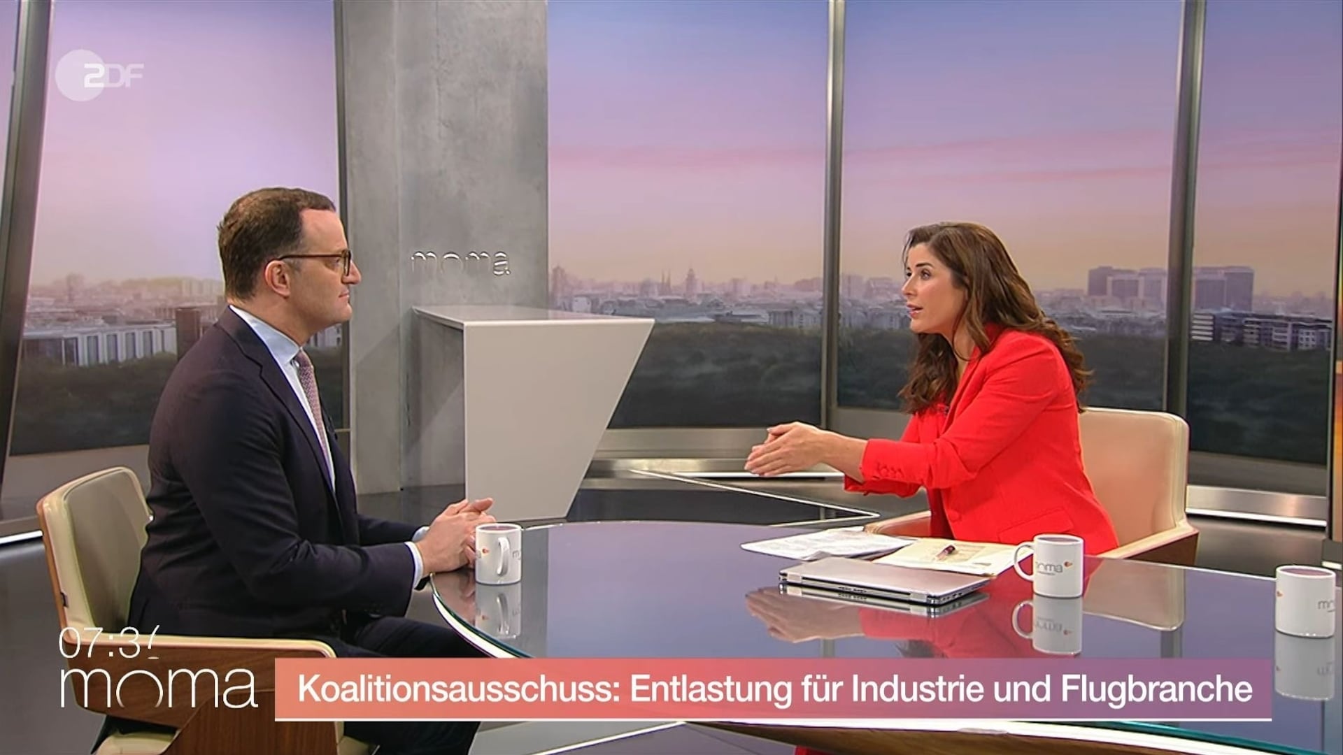 Im Moma: ZDF-Moderatorin unterbricht Spahn, um auf „fatales Signal ...