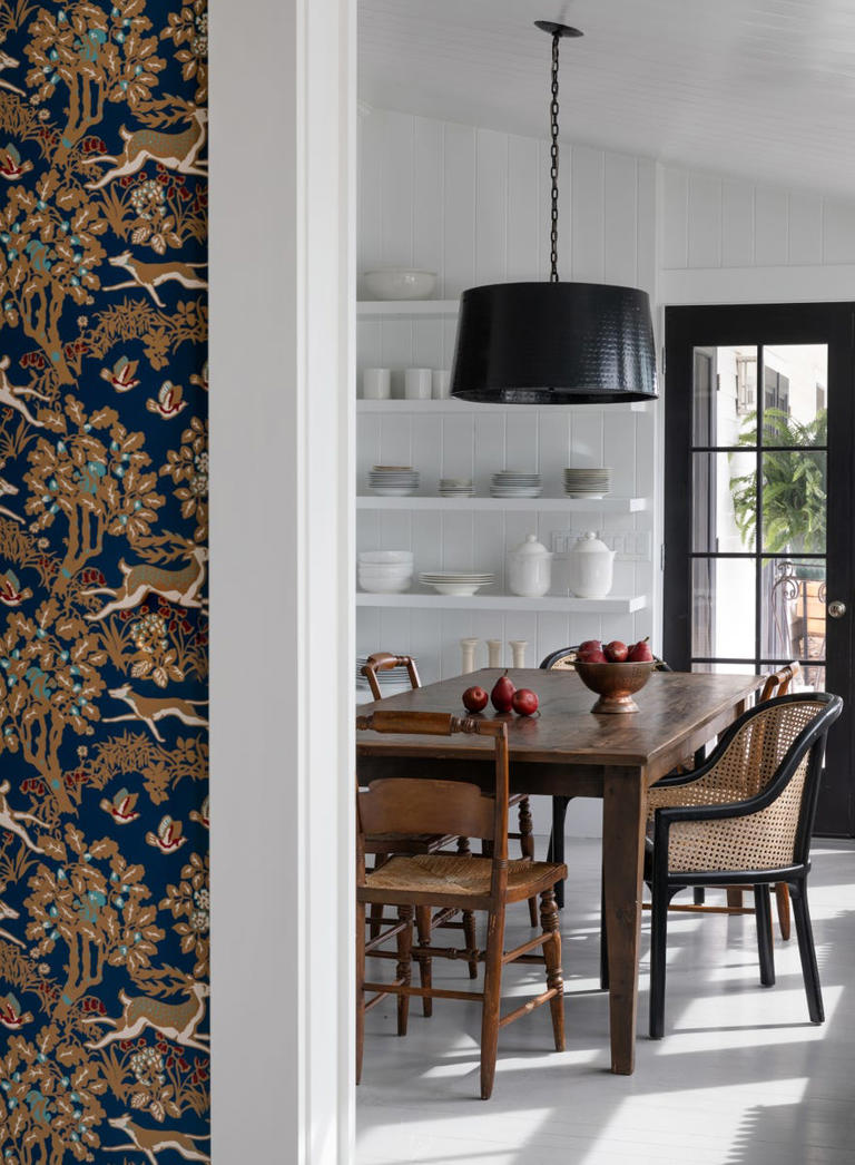 The best way to pull off the mixed dining chair trend