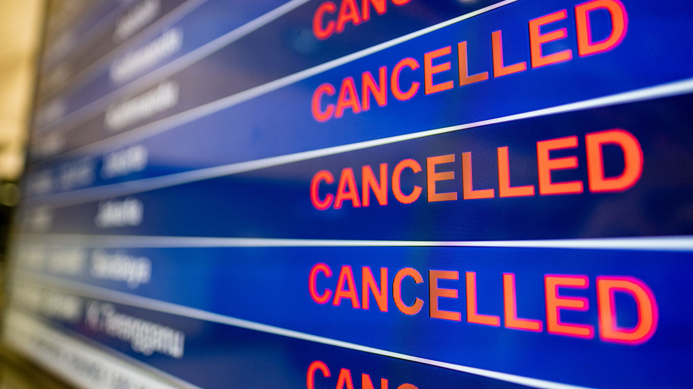 Cancellations, Delays Plague Air Travel Despite End to Government Shutdown