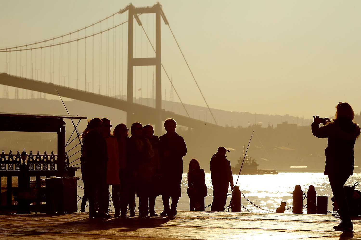 Mom and 2 Kids Die of Suspected Food Poisoning After Allegedly Eating